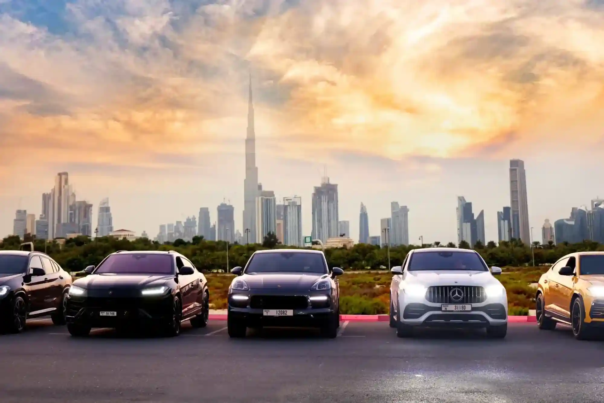 Exploring Dubai with the Best Luxury Car Rental Near Me