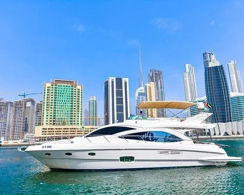 Dubai in Style Why Renting a Car and Chartering a Yacht Is the Ultimate Travel Combo