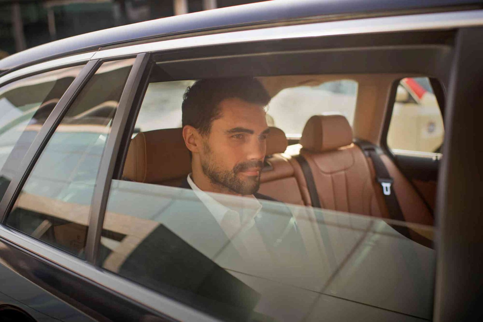 How to Book a Corporate Transportation Service in Dubai for Business Meetings